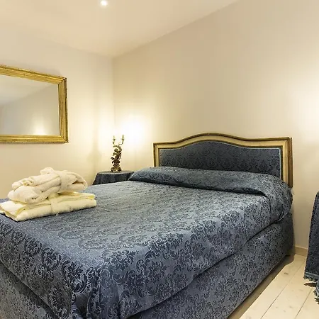 Palazzo D'auria Aparthotel