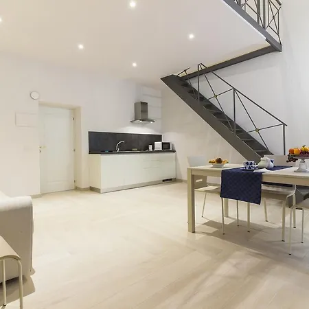 Palazzo D'auria מלון דירות 2*