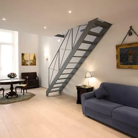 Palazzo D'auria 2* נאפולי